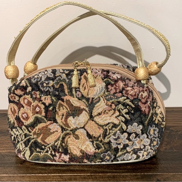 Handbags - Adorable tapestry bag